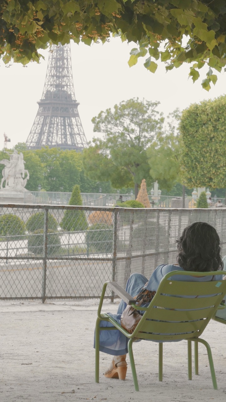 A quiet moment in a Paris park with the Eiffel Tower